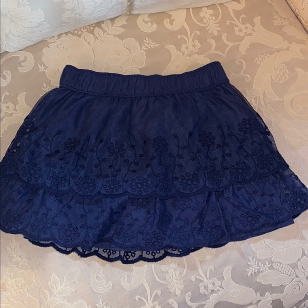 Beautiful baby girl lace skirt Carter’s size 3T